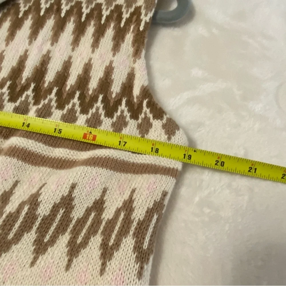CHAPS / Cream, tan & pink Aztec Sweater Vest Size M